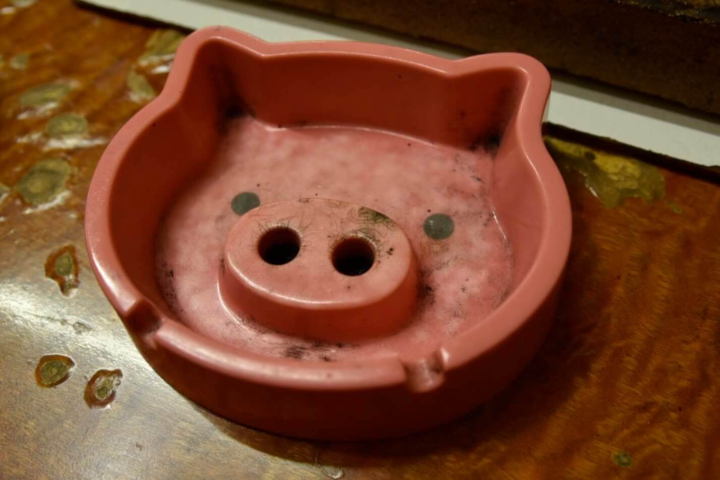 豚やのマークの可愛い灰皿